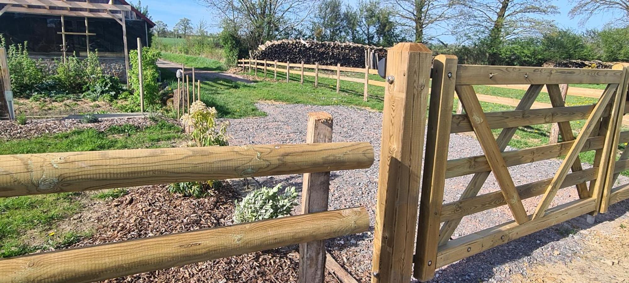 Roulotte A La Ferme Buissonniere Villa La Lande-de-Louge Bagian luar foto