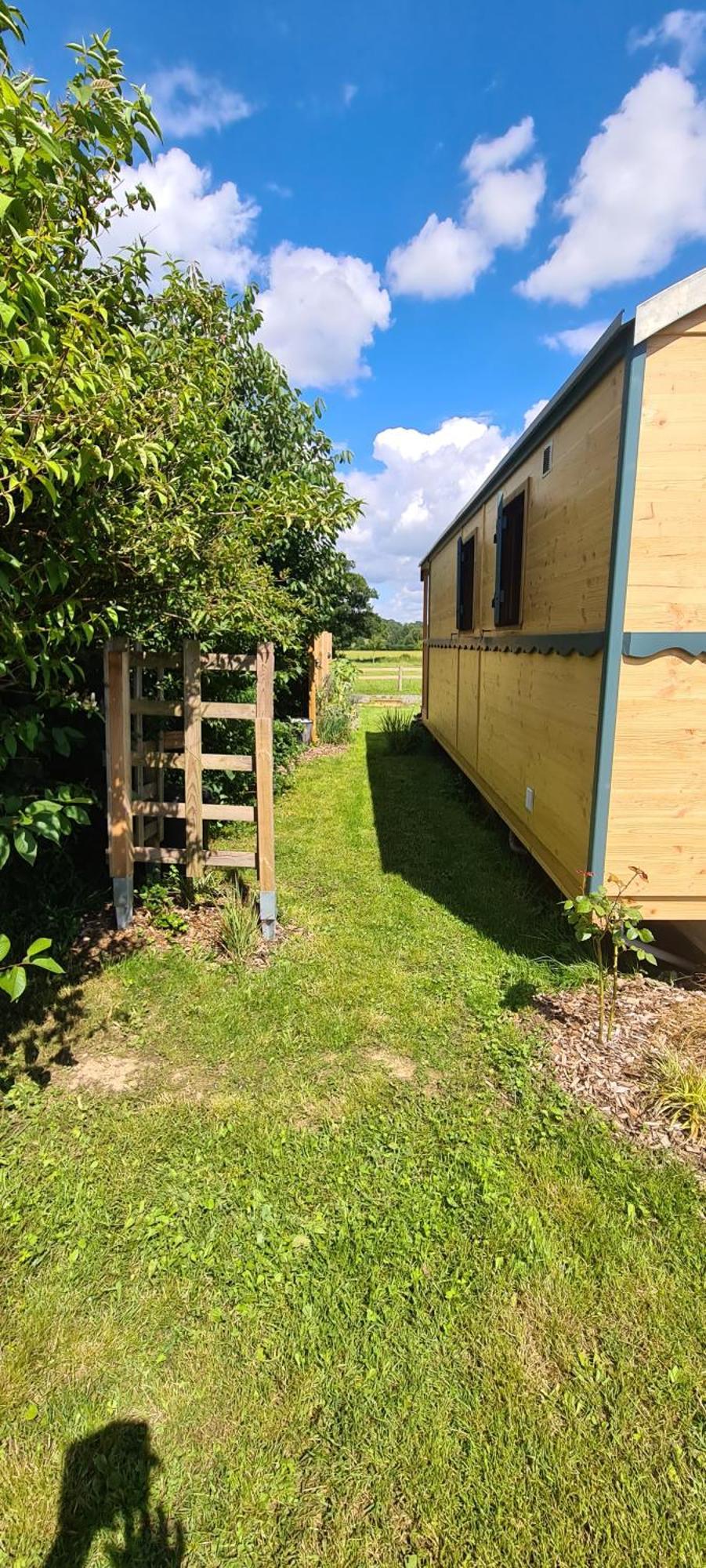 Roulotte A La Ferme Buissonniere Villa La Lande-de-Louge Bagian luar foto