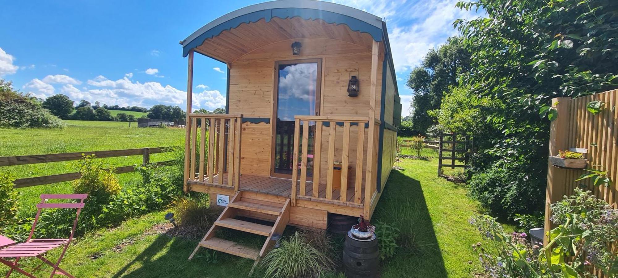 Roulotte A La Ferme Buissonniere Villa La Lande-de-Louge Bagian luar foto